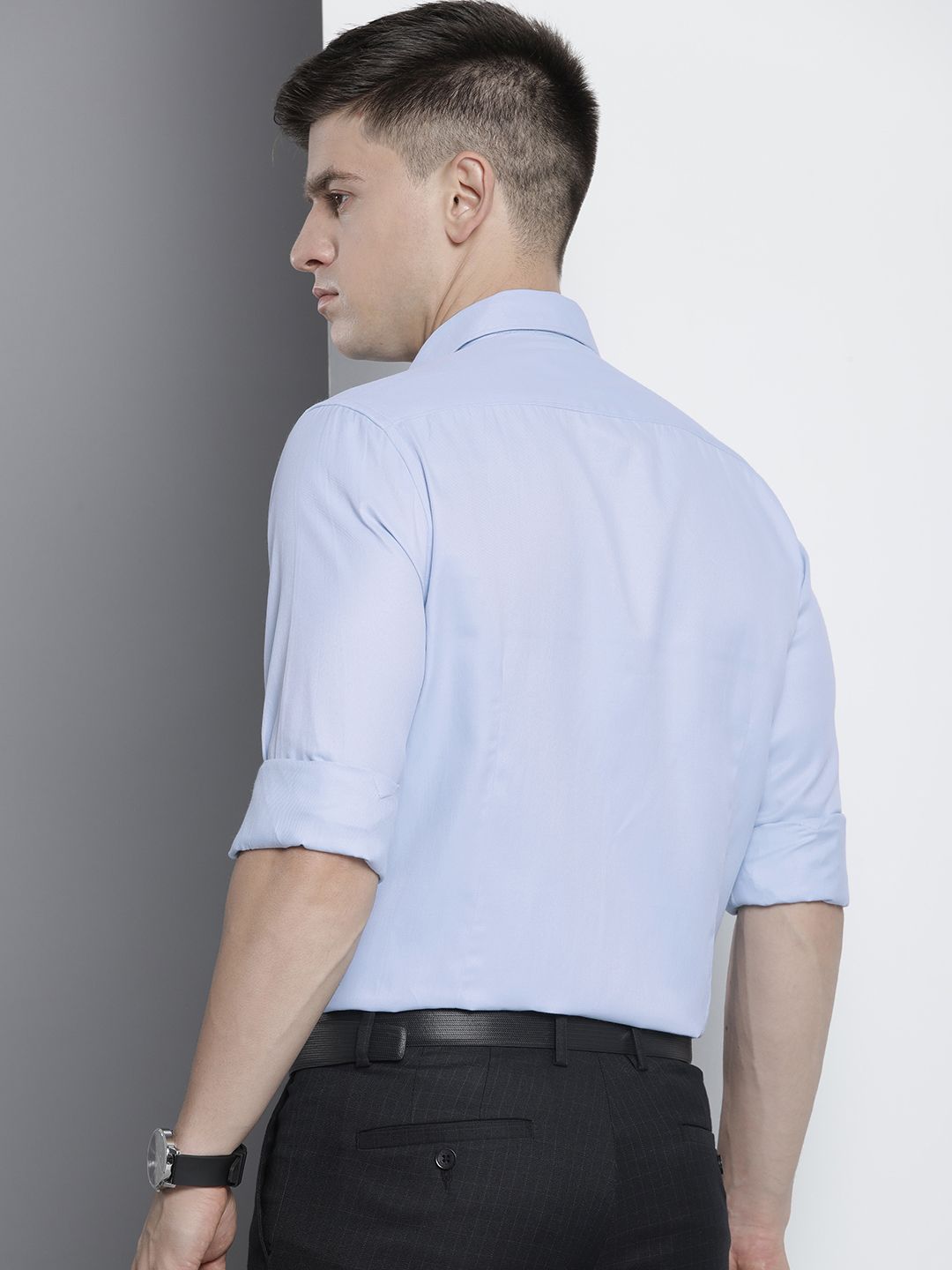 The Indian Garage Co. X Luxe Men Solid Slim Fit Opaque Formal Shirt