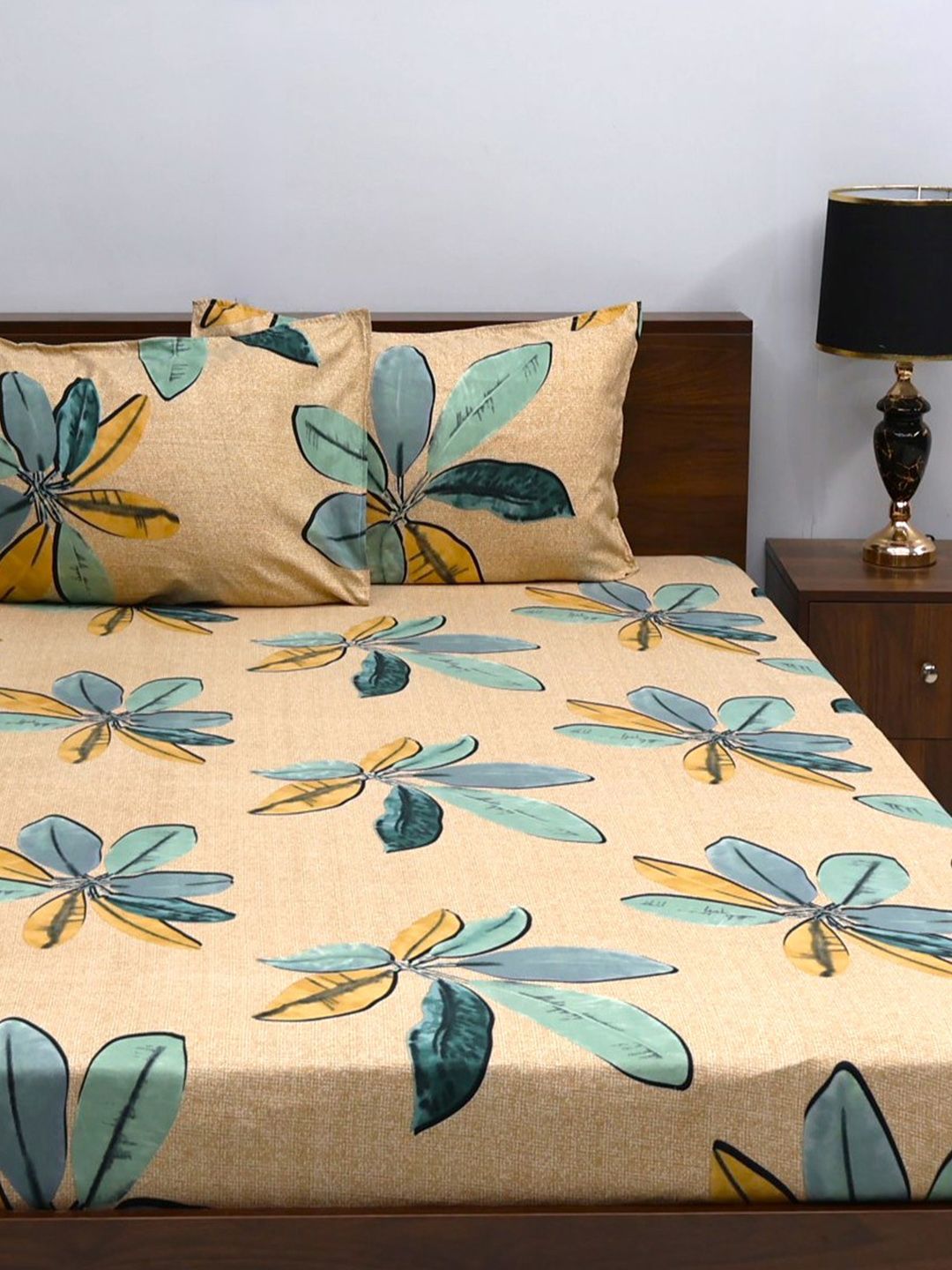 BOMBAY DYEING Beige Floral Microfiber 144 TC Queen Bedsheet &2 Pillow Covers
