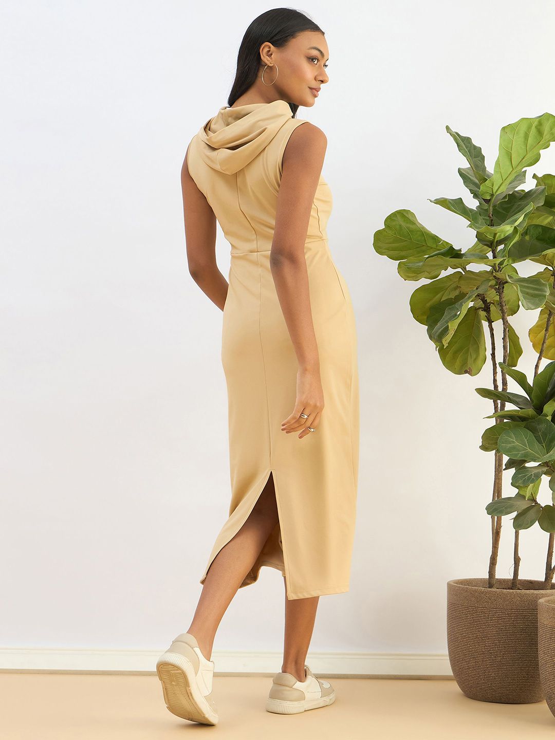 SASSAFRAS BASICS Bodycon Hooded Midi Dress