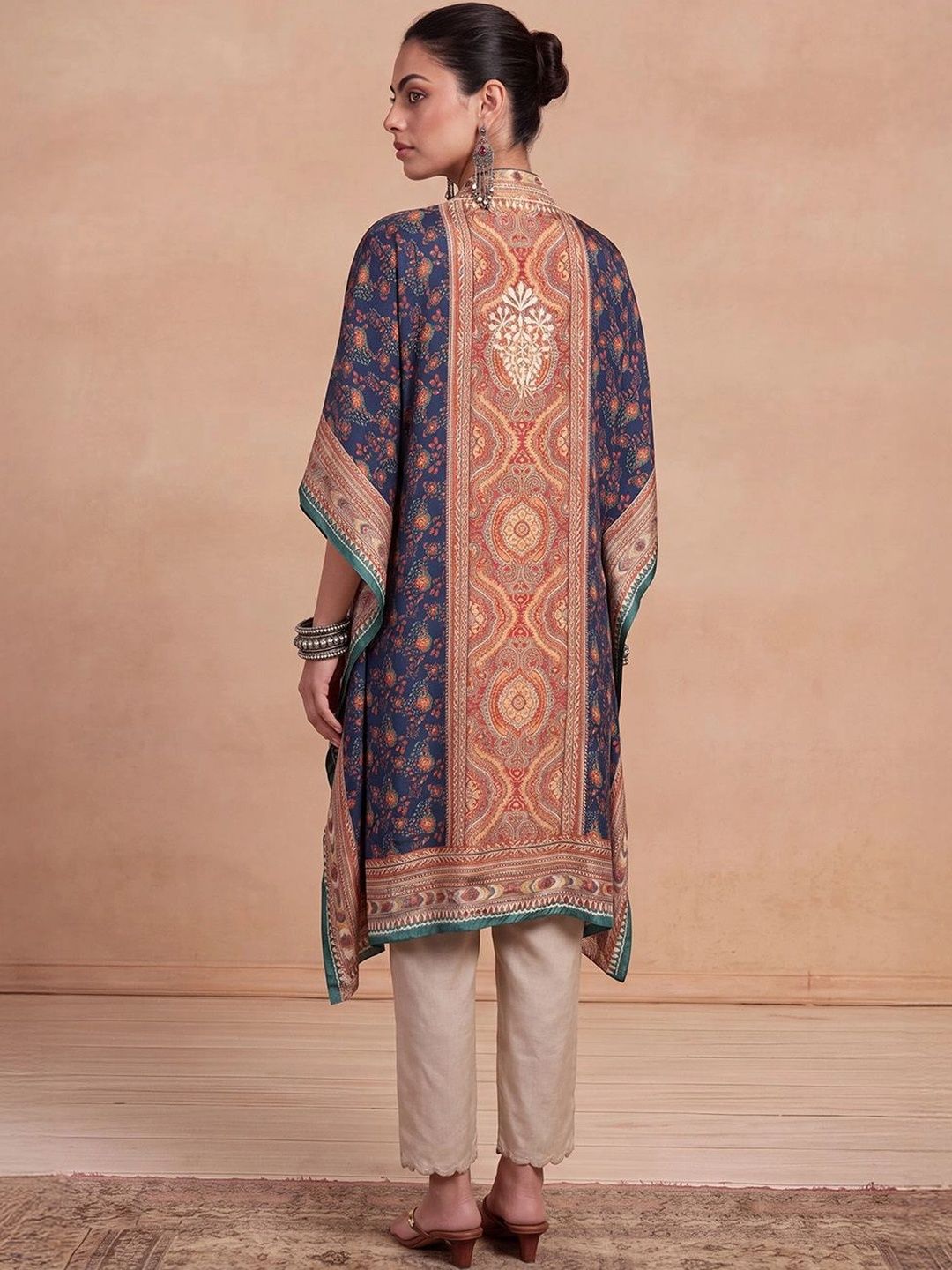 Rumah Wanita Chikankari Motif Etnik Cetakan Benang Kerja Crepe Kaftan Kurta