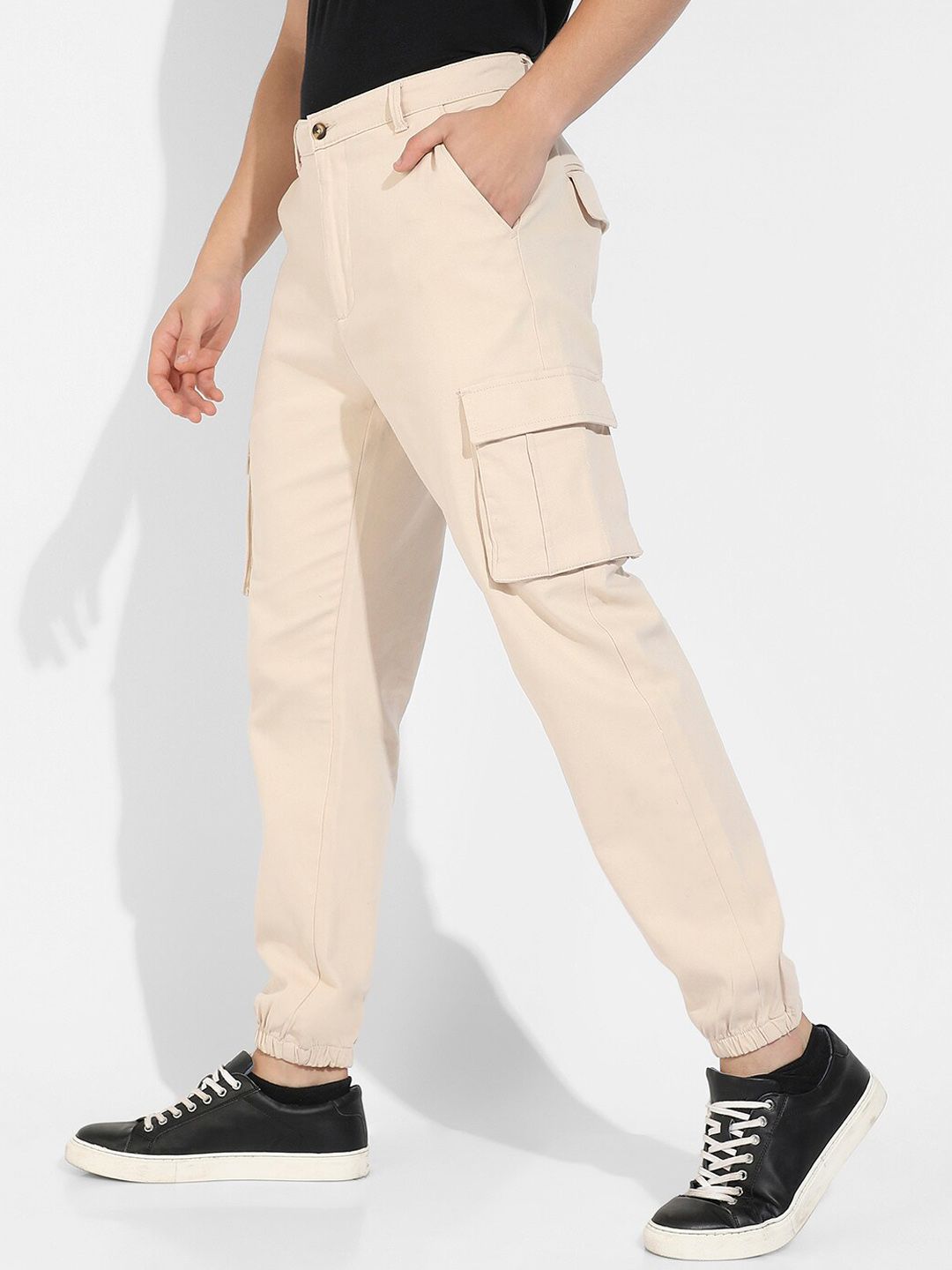 Campus Sutra Men Beige Relaxed Easy Wash Cotton Cargos Trousers