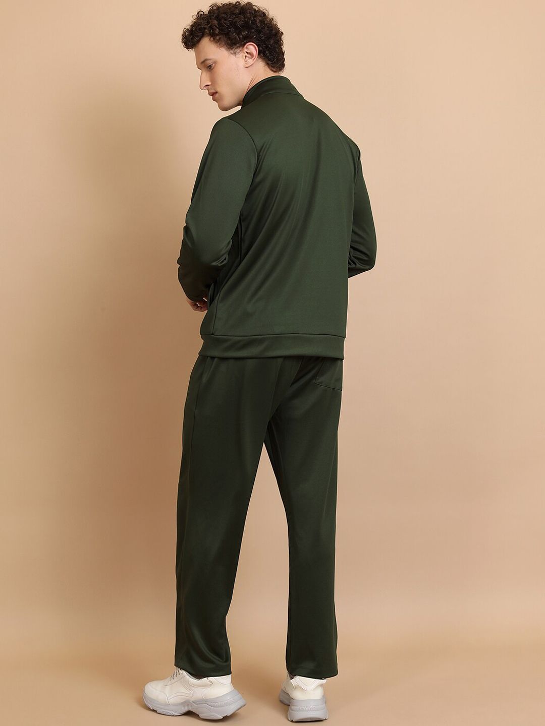 HIGHLANDER High Neck Sweatshirt & Trousers