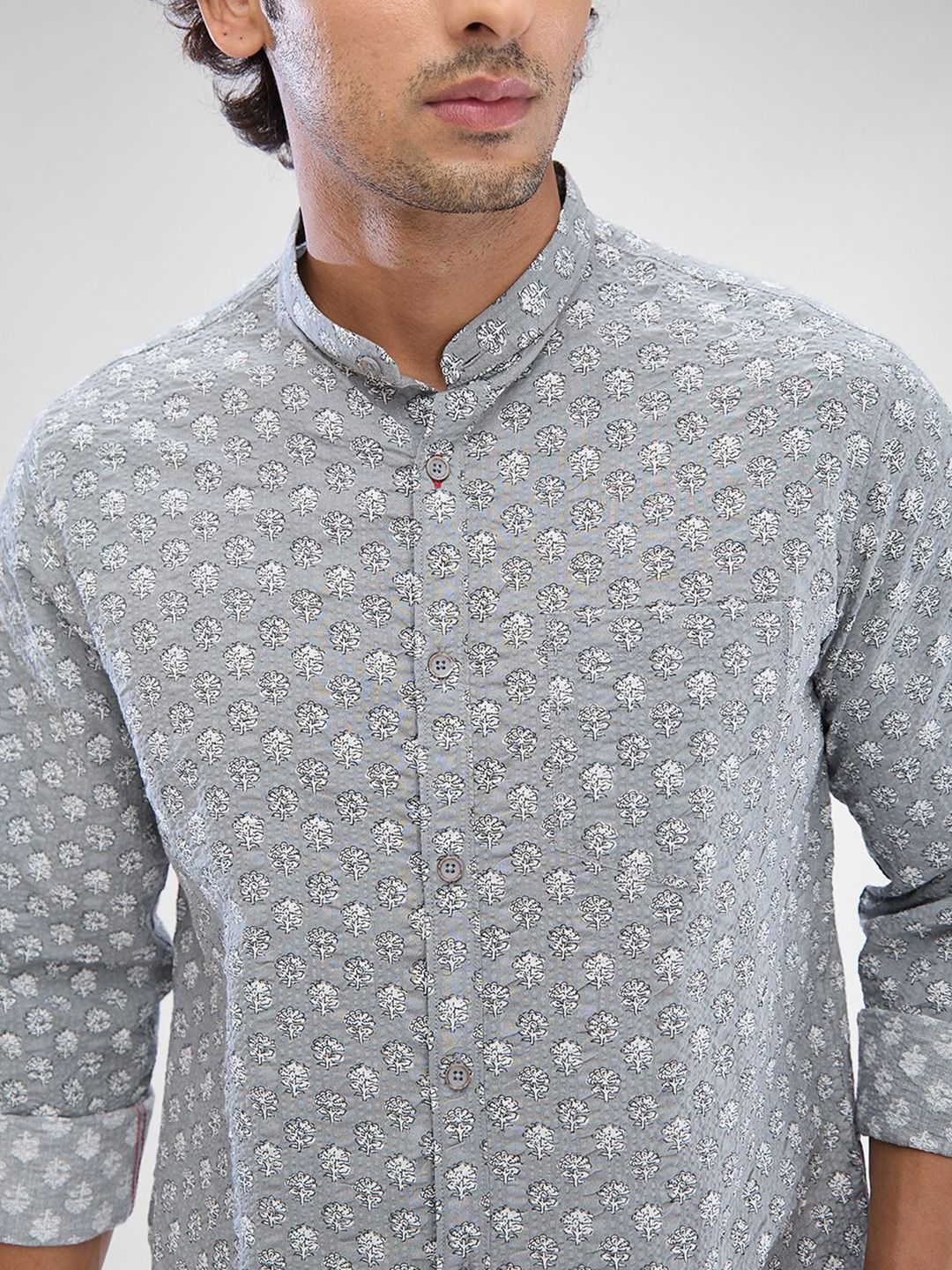 SPYKAR Men Slim Fit Floral Printed Opaque Mandarin Collar Casual Shirt