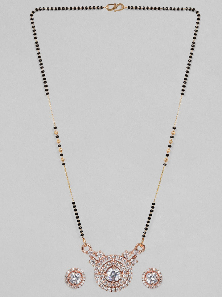 Rubans 18k Rose Gold-Plated Zirconia Zirconia Studded Mangalsutra Set dengan Manik Hitam