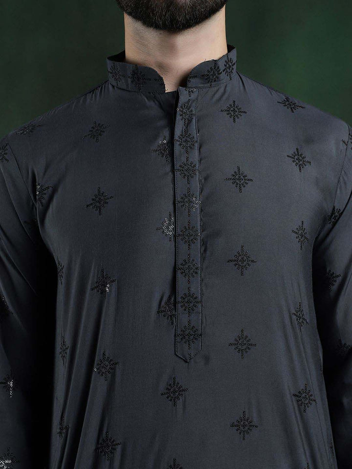 SOJANYA Ethnic Motifs Embroidered Mandarin Collar Sequinned Straight Kurta