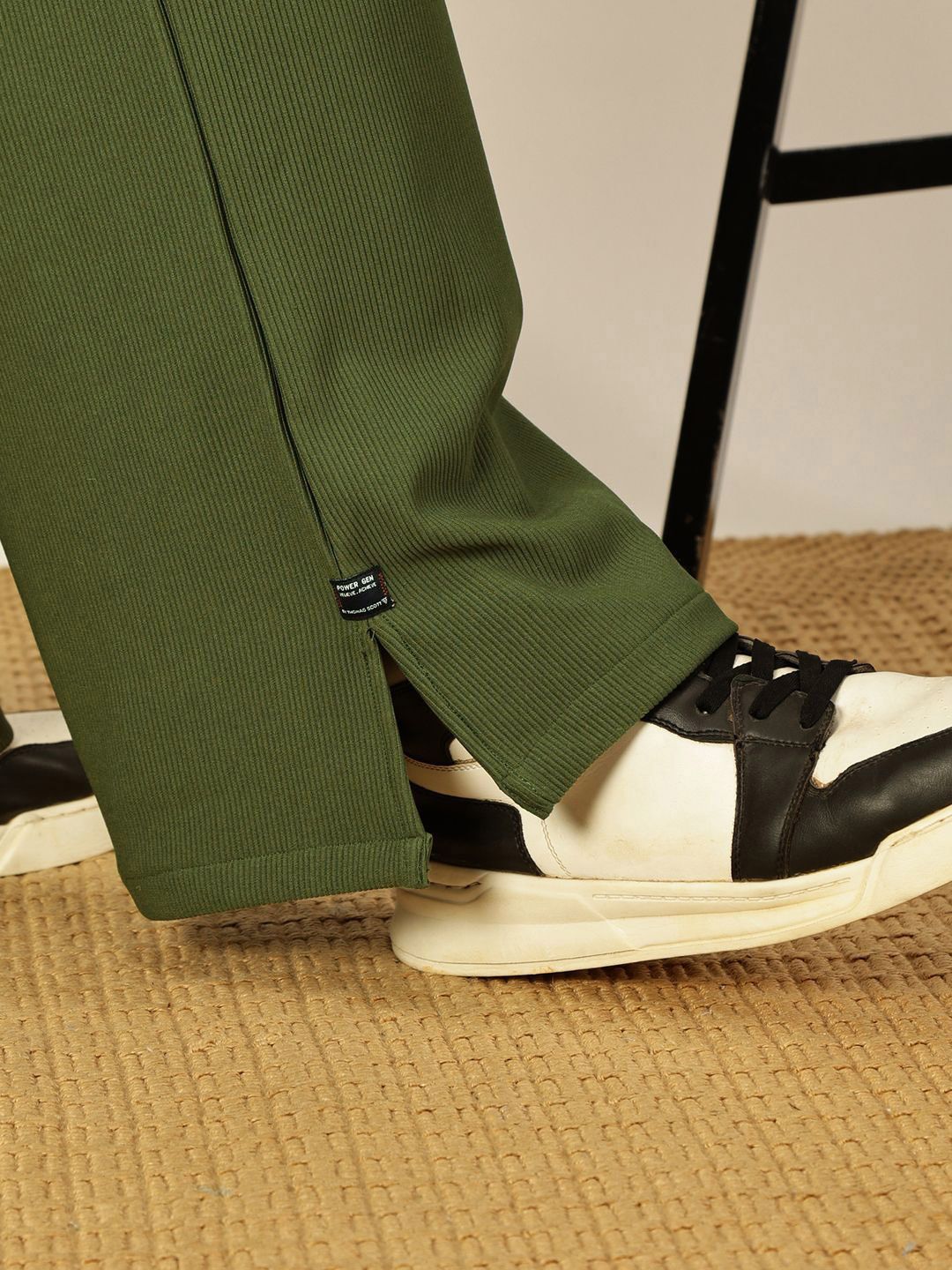 Thomas Scott Men Mid-Rise Loose Fit Parallel Trousers