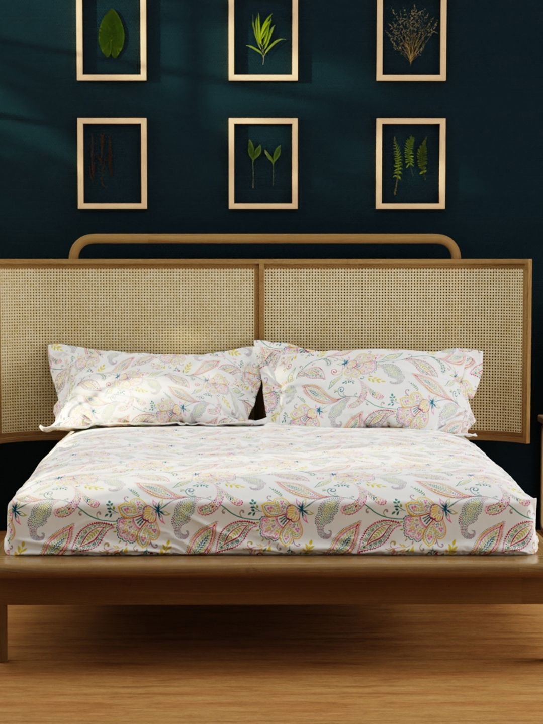 URBAN SPACE Pink & White Printed 200 TC Cotton Fitted King Bedsheet With 2 Pillow Covers