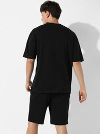 Kampus Sutra bulat leher besar T-shirt dengan seluar pendek