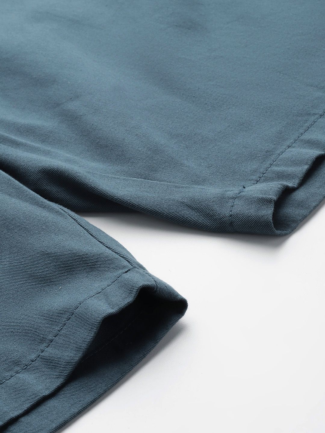 Thomas Scott Men Solid Mid Rise Regular Fit Cotton Chino Shorts