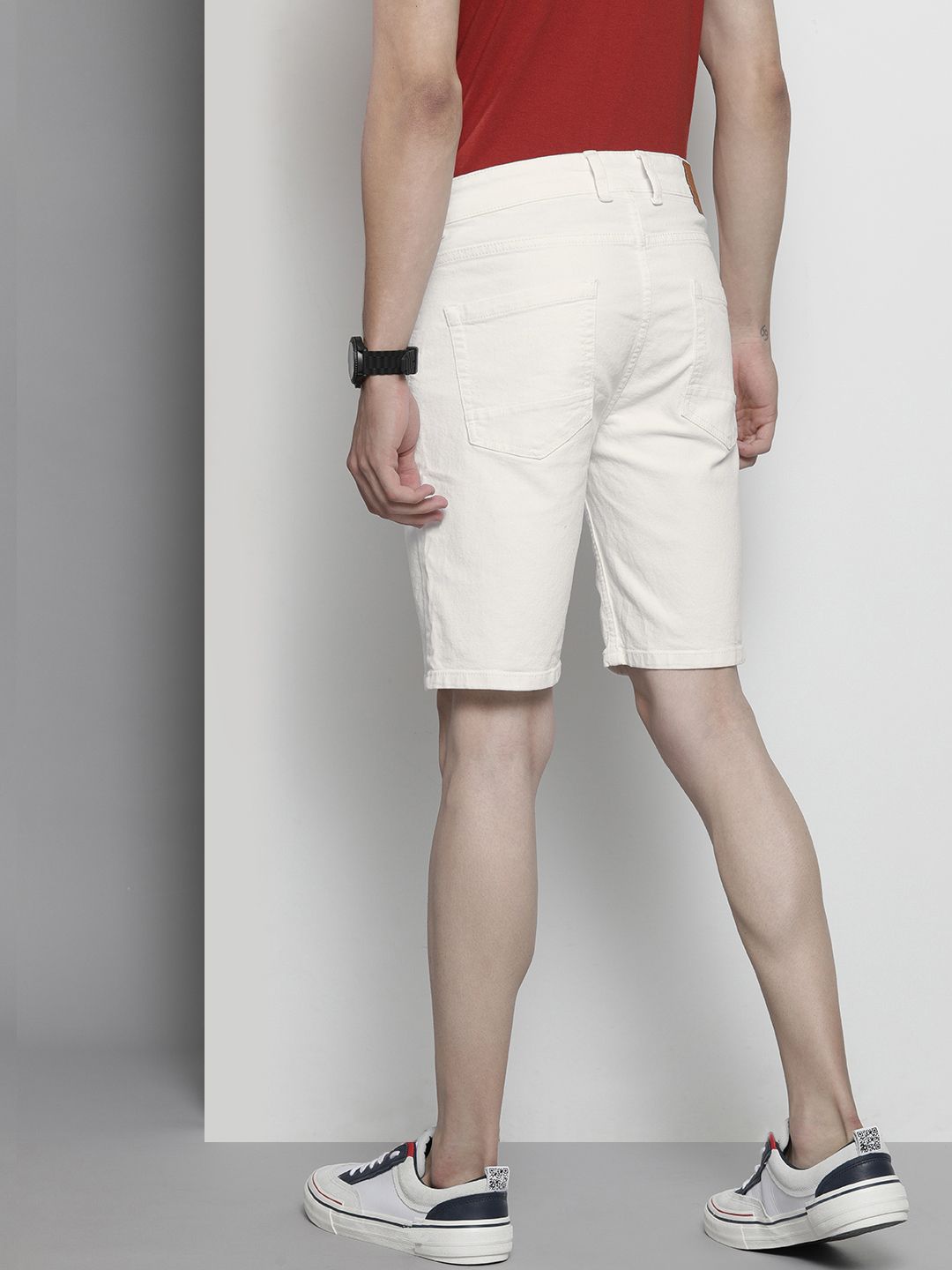 The Indian Garage Co Men Off White Typography Printed Denim Shorts