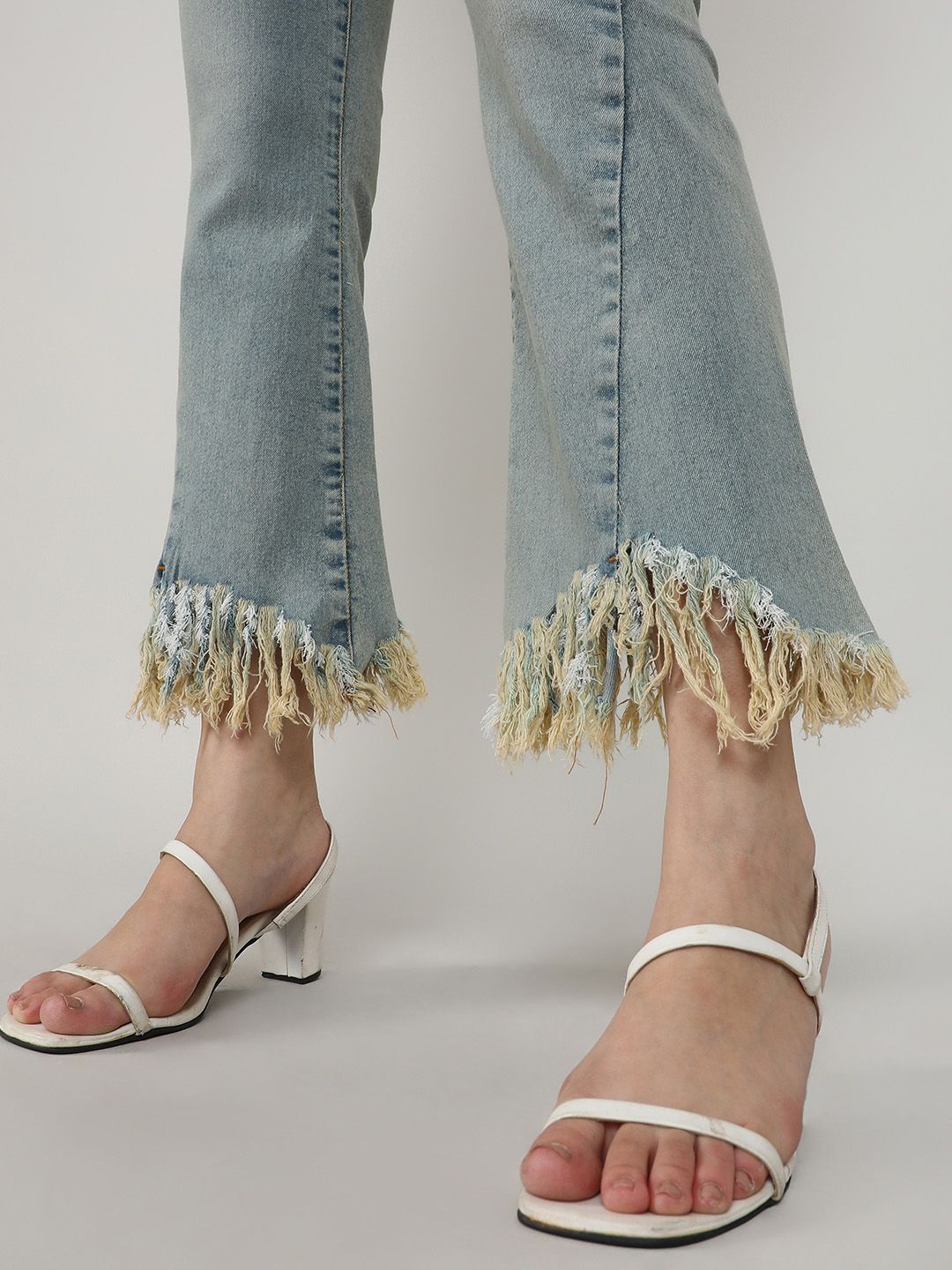 Campus Sutra Women Comfort Low Distress Stretchable Jeans