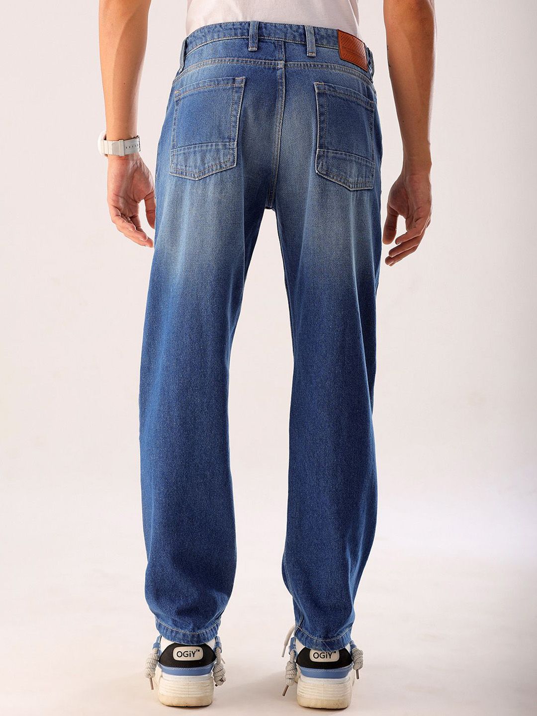 The Indian Garage Co Men Straight Fit Mildly Distressed Heavy Fade Jeans