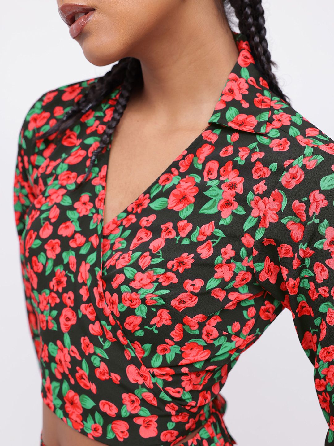 DressBerry Flirtatious Charm Florals Tie-up Wrap Style Crop Top
