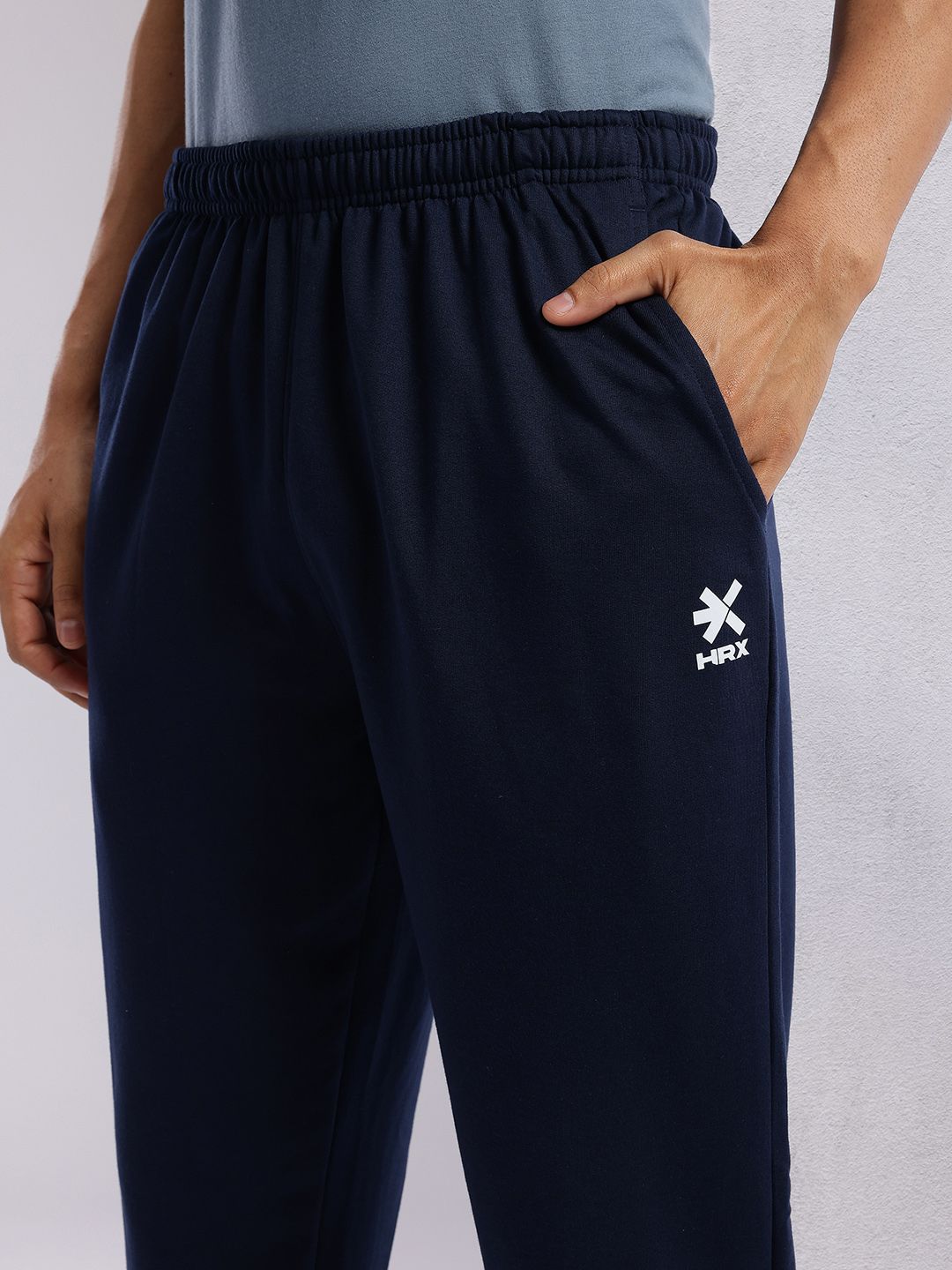 HRX by Hrithik Roshan Men Contrast Piping Mid-Rise Lifestyle Joggers