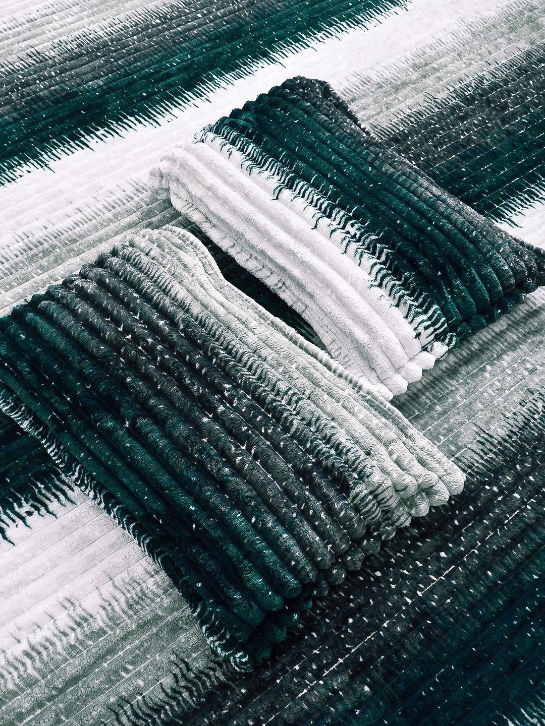 KLOTTHE Blue & White Striped 300 TC King Bedsheet with 2 Pillow Covers
