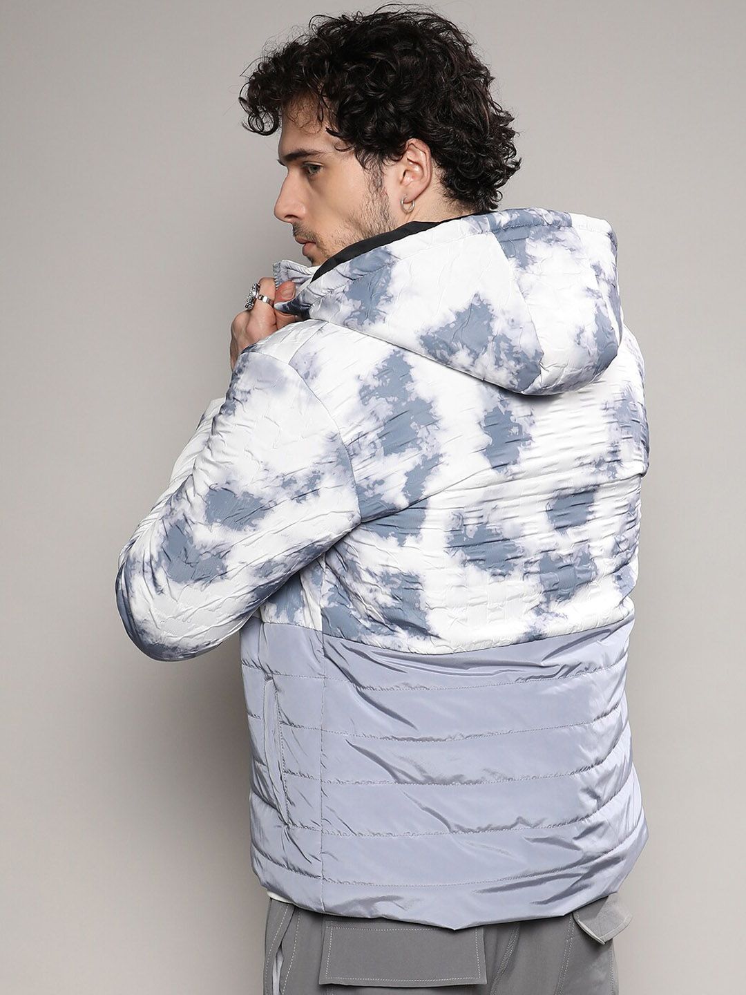 Campus Sutra Tie and Dye Windcheater Outdoor Puffer Jacket
