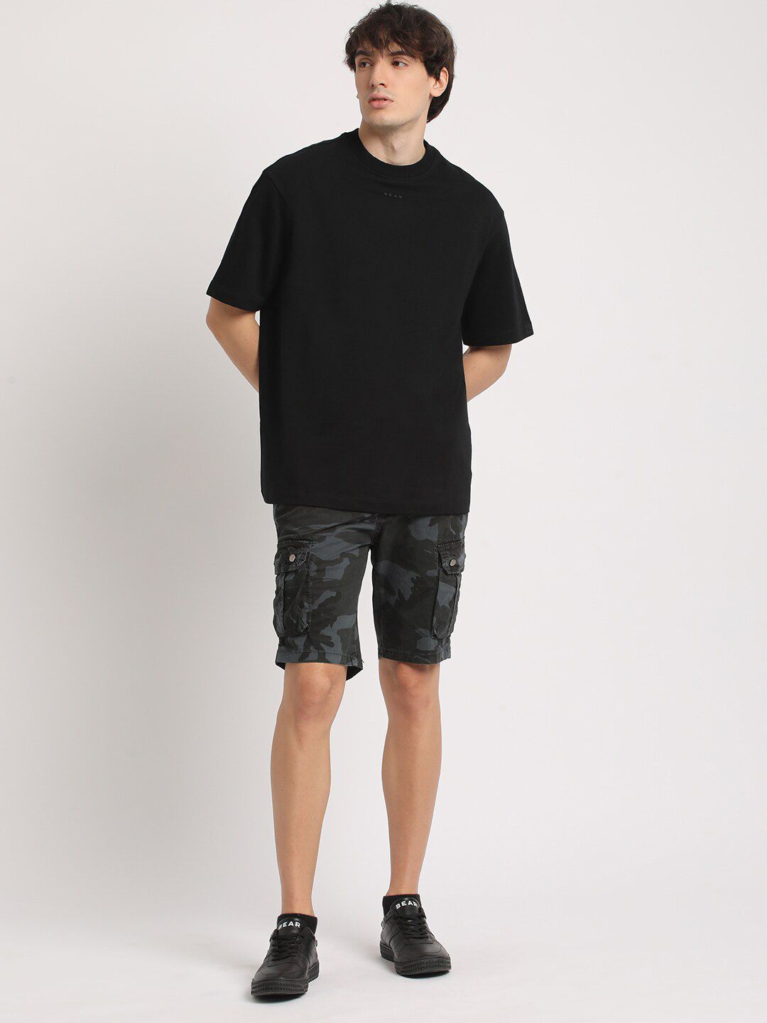 THE BEAR HOUSE Men Solid Oversized Crew Neck T-shirt