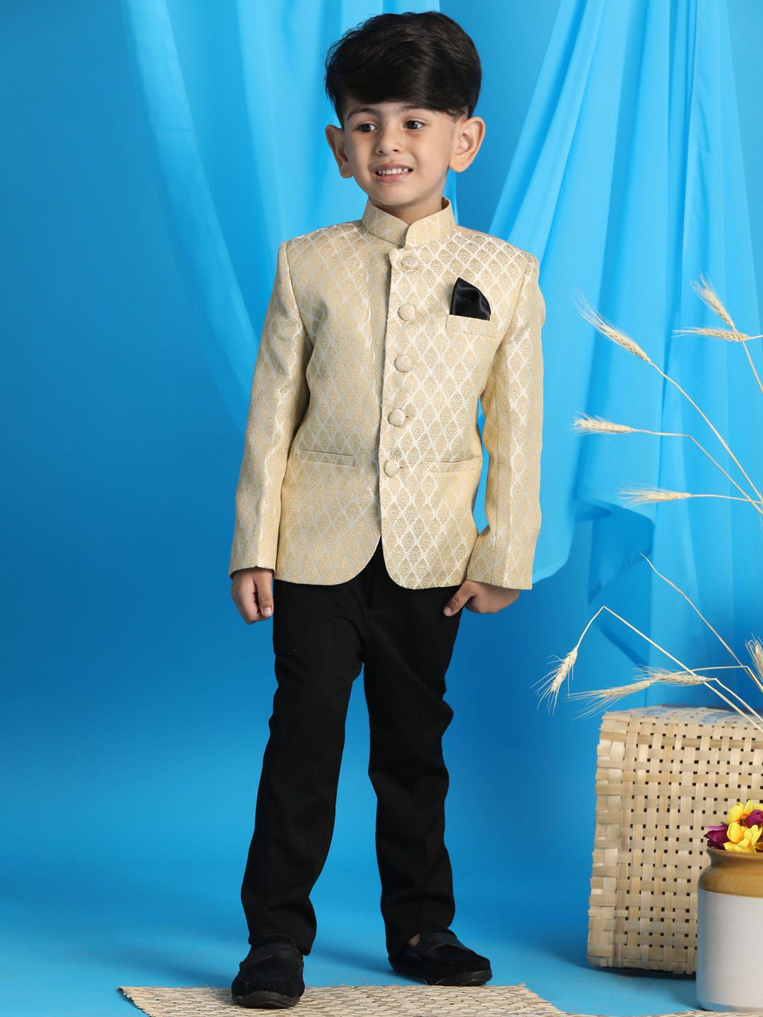 VASTRAMAY Boys Slim-Fit Woven Design Banarasi Jacquard Bandhgala Blazer