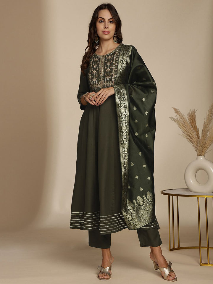 Anouk Women Floral Embroidered Kurta with Trousers & Dupatta