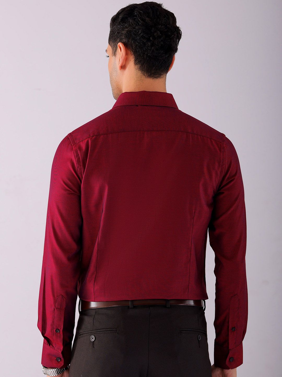 The Indian Garage Co. X Luxe Men Solid Slim Fit Opaque Formal Shirt