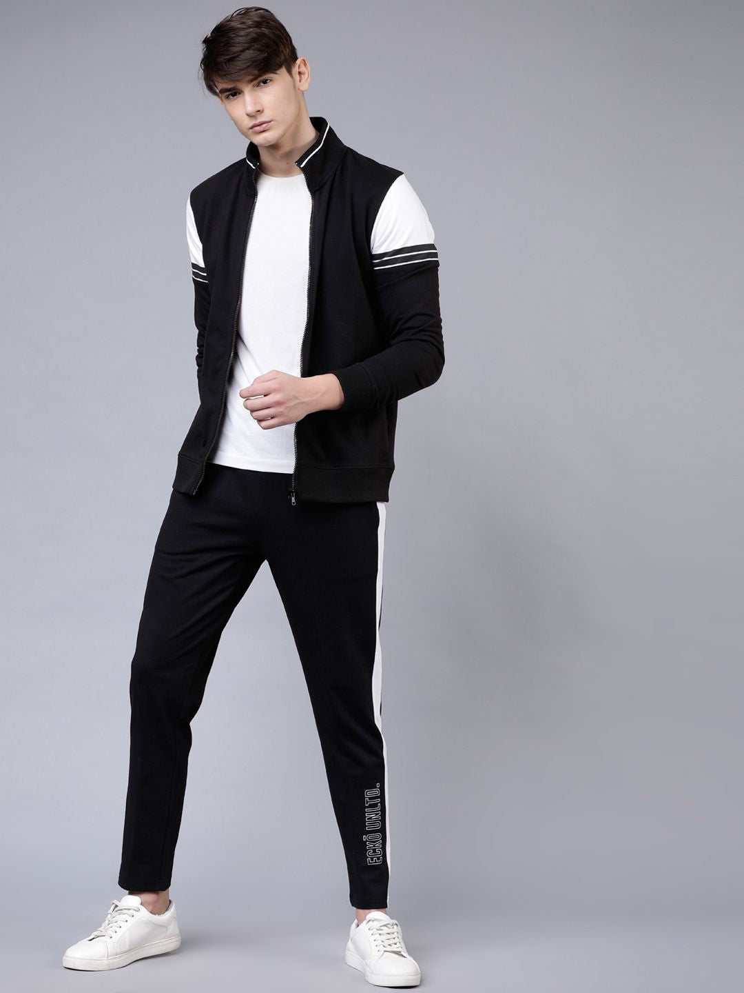 HIGHLANDER Men Black & White Colourblocked Sweatshirt