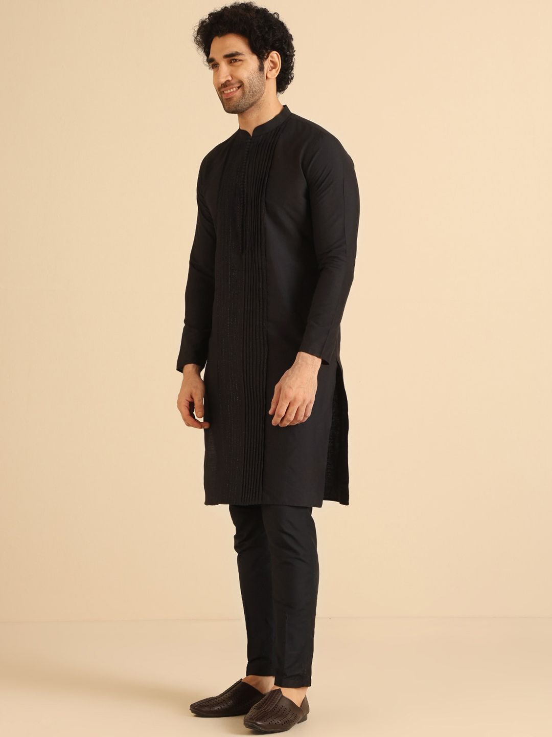 KISAH Striped Mandarin Collar Long Sleeves Kurta with Trousers