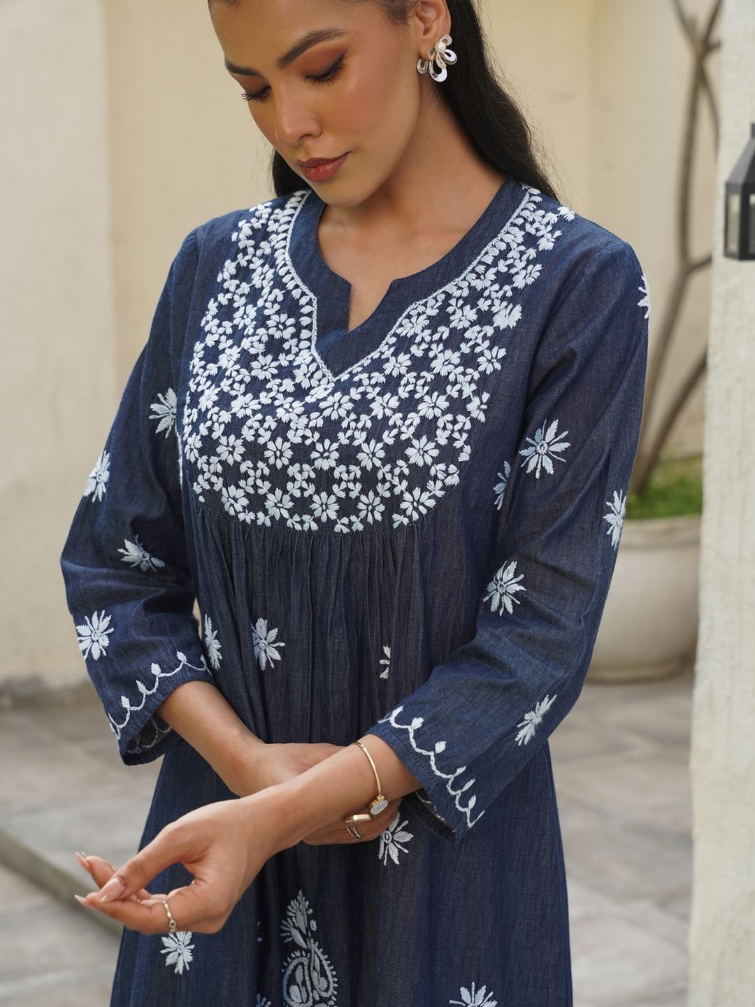 House of Chikankari Chikankari Pepejal A-line Pakaian Panjang Wanita-Gaun Biru Tua