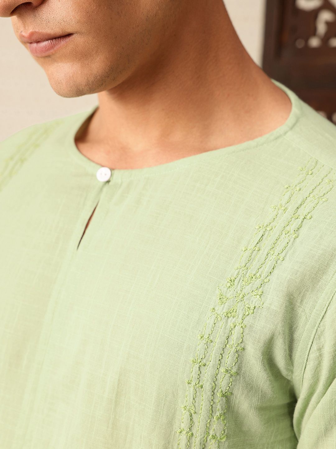 House of Pataudi Floral Embroidered Keyhole Neck Pure Cotton Jashn Kurta