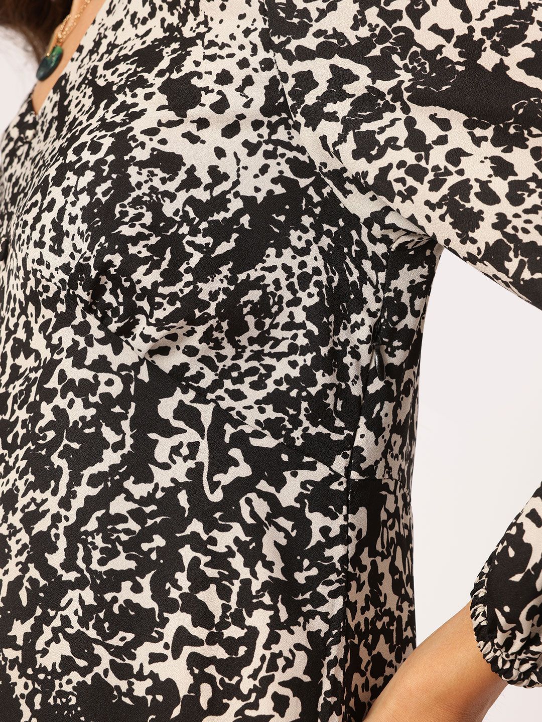 DressBerry Chic Charm Animal Print Midi Empire Dress