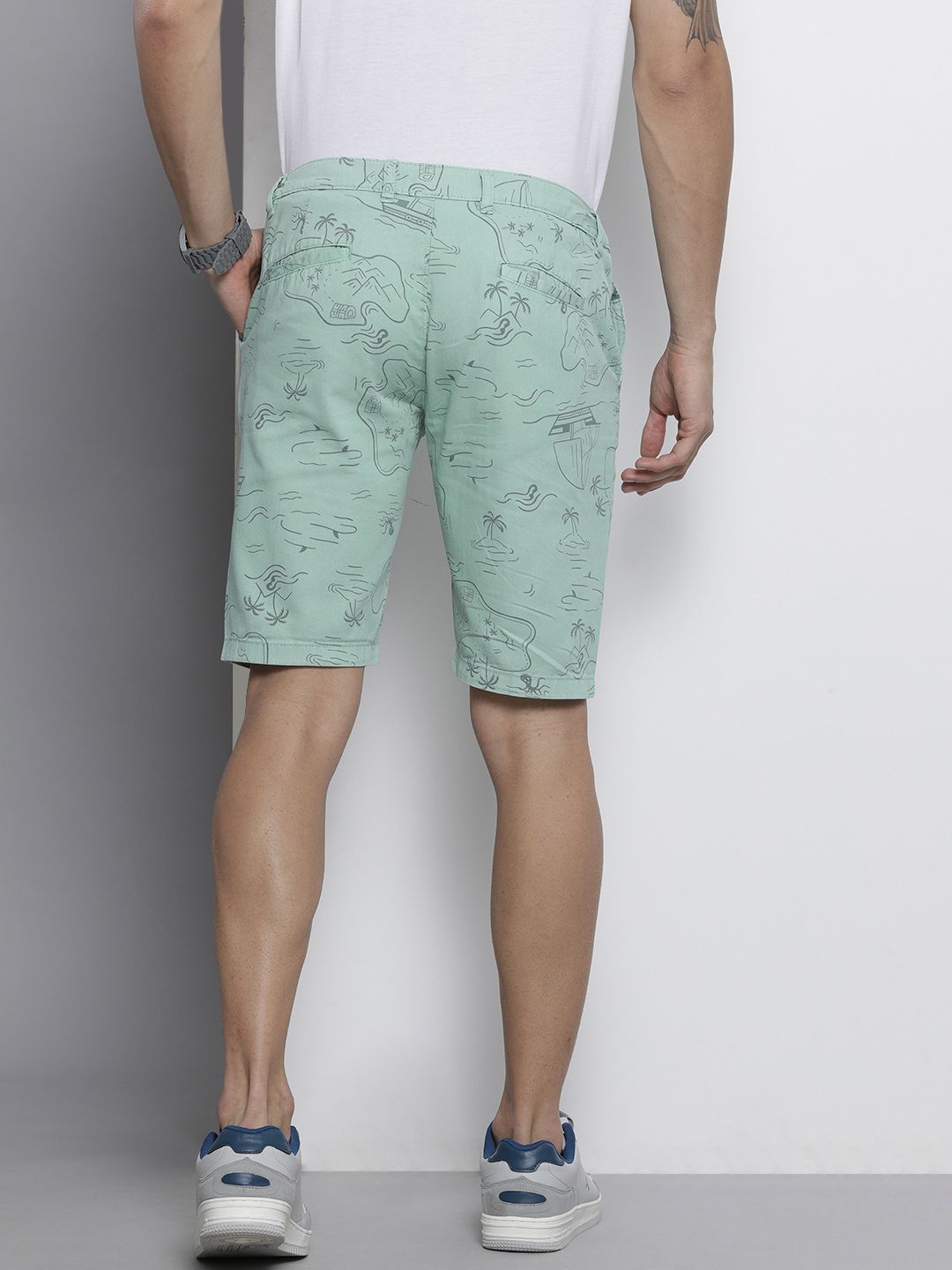 The Indian Garage Co Men Pastel Green Printed Slim Fit Cotton Chino Shorts