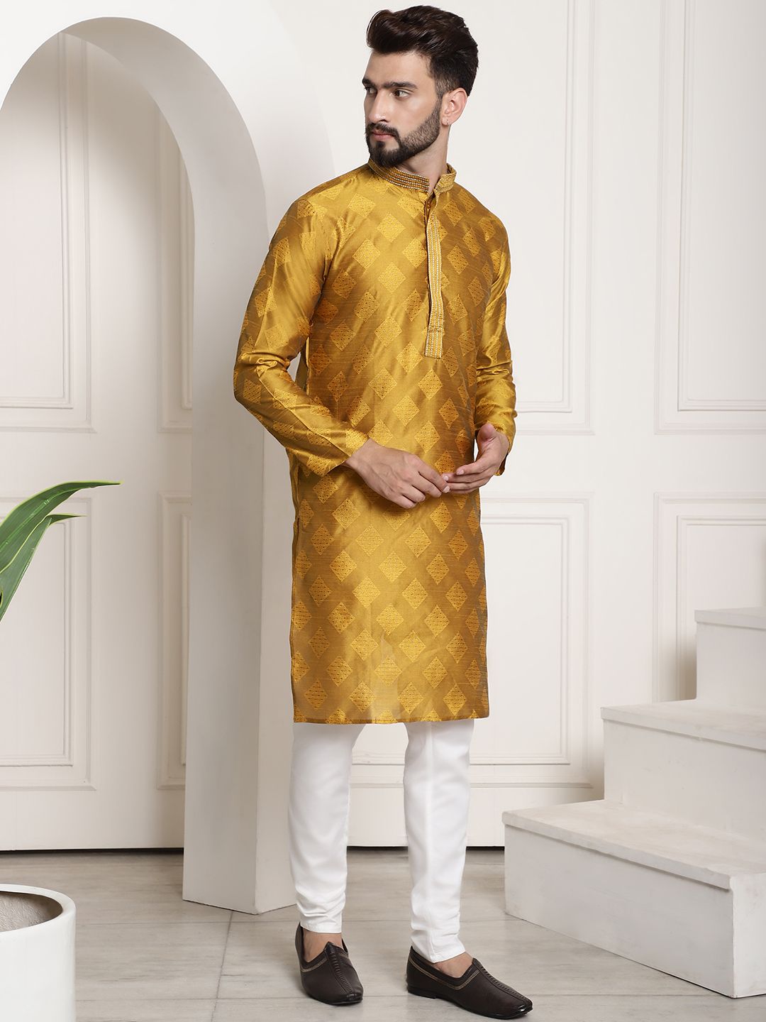 SOJANYA Kurta Sutera Jacquard Rekaan Tenun Geometrik Dengan Churidar