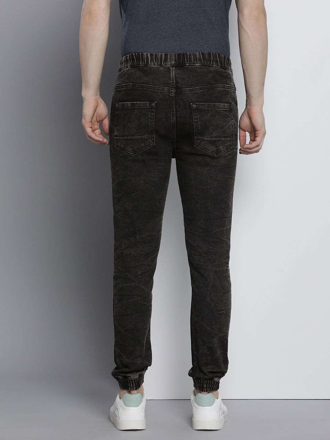 The Indian Garage Co Men Slim Fit Light Fade Stretchable Jeans