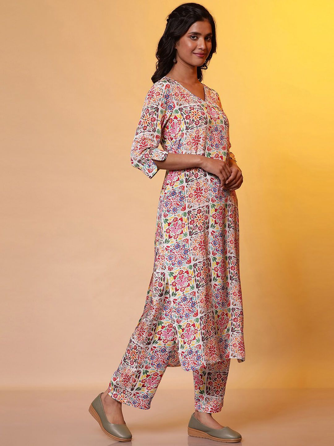 AURELIA  V-Neck Neck Three-quarter Floral Printed Kurta