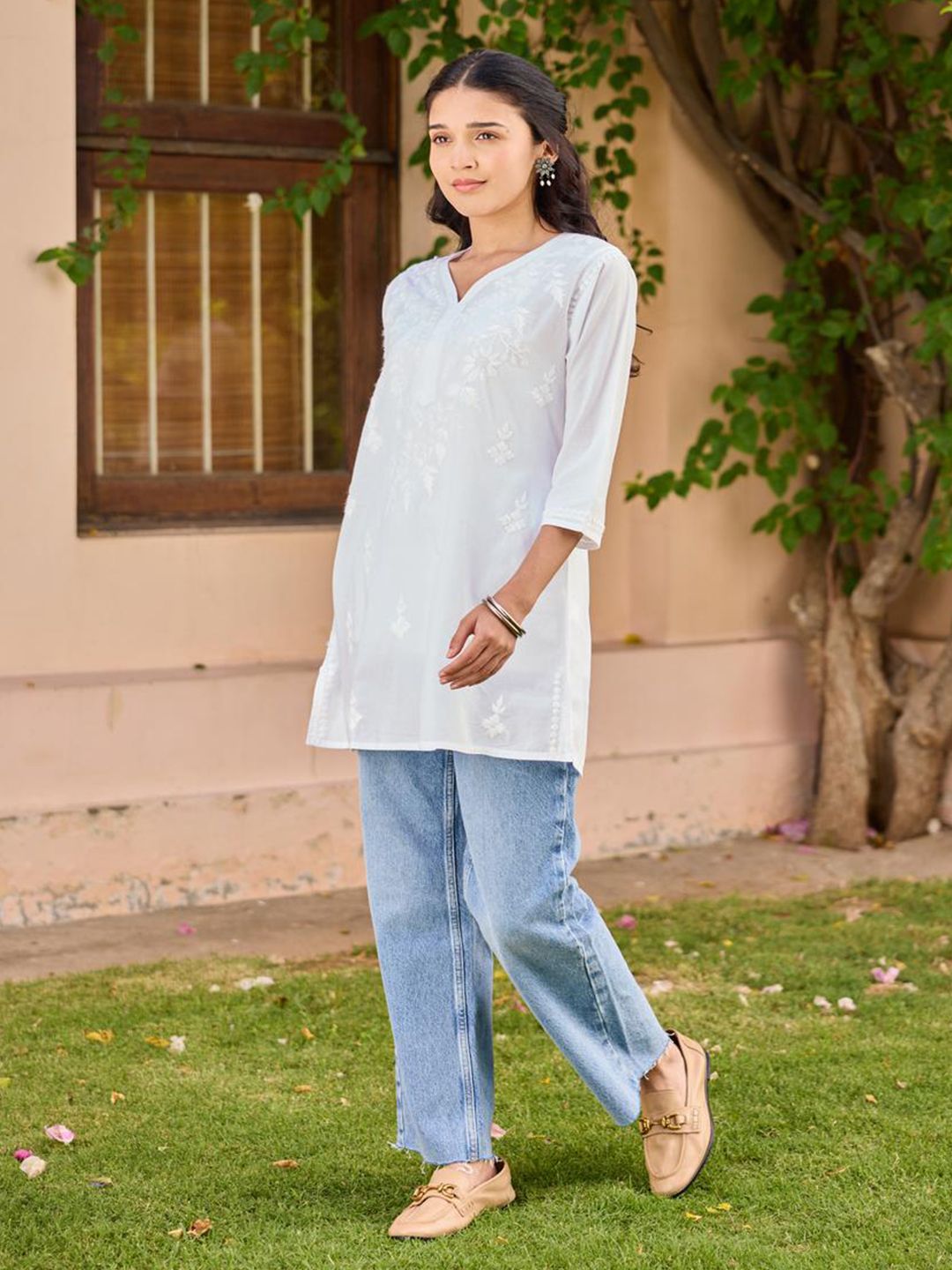 House of Chikankari Women White Cotton Chikankari Embroidered Kurti