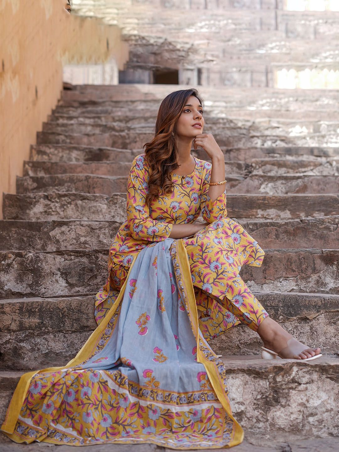 Kalini Floral Printed Keyhole Neck Pure Cotton Kurta dengan Seluar & Dupatta