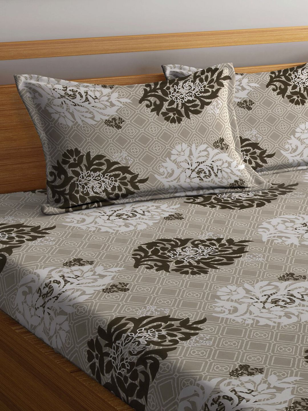 KLOTTHE Beige & Brown Floral Printed 300TC Double King Bedsheet With 2 Pillow Covers