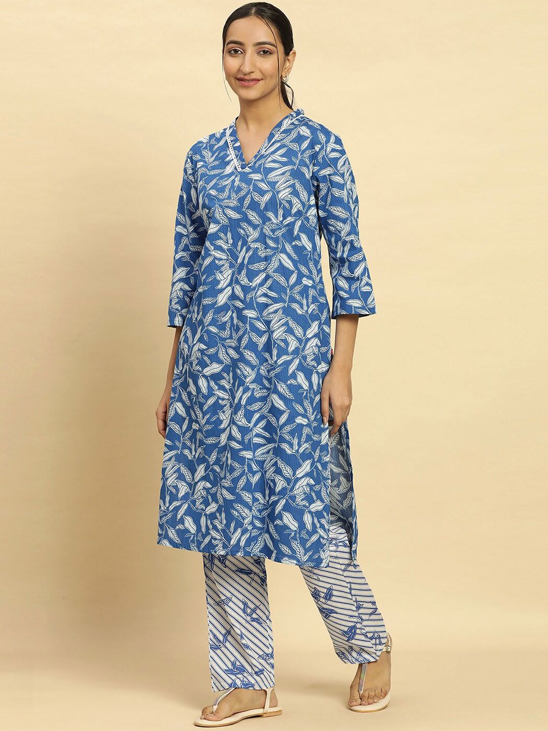W Blue & Whit Floral Printed Thread Work Pure Cotton Straight Kurta With Trousers