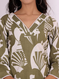 Varanga Floral Printed V-Neck Straight Kurta With Trousers