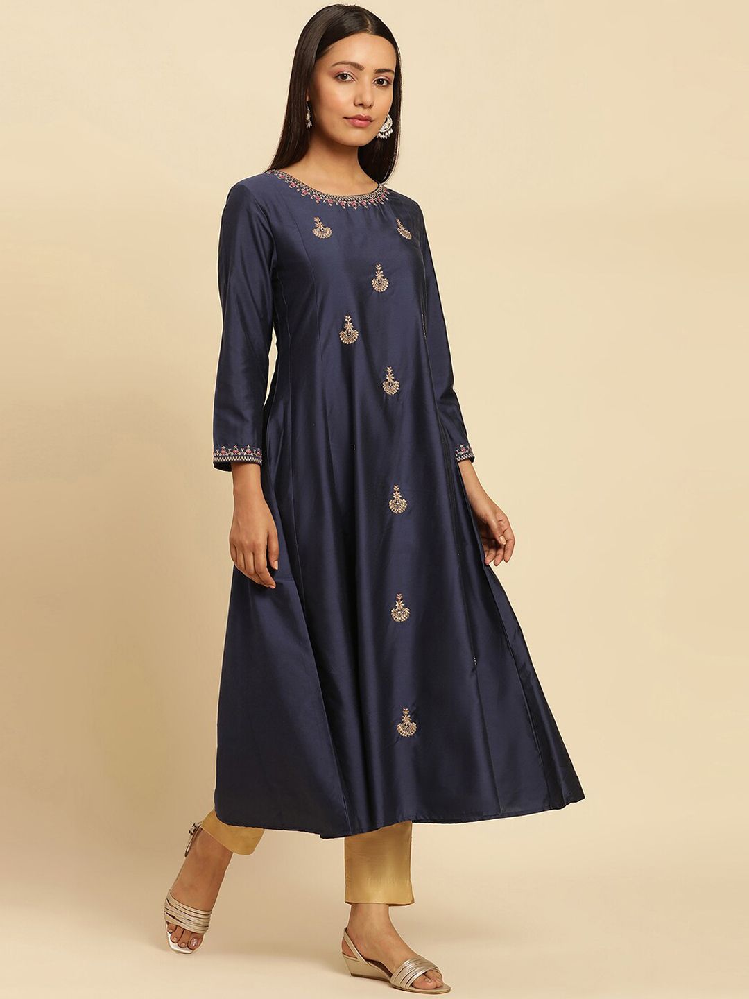 W Ethnic Motifs Embroidered Regular Sleeves Sequins Kurta