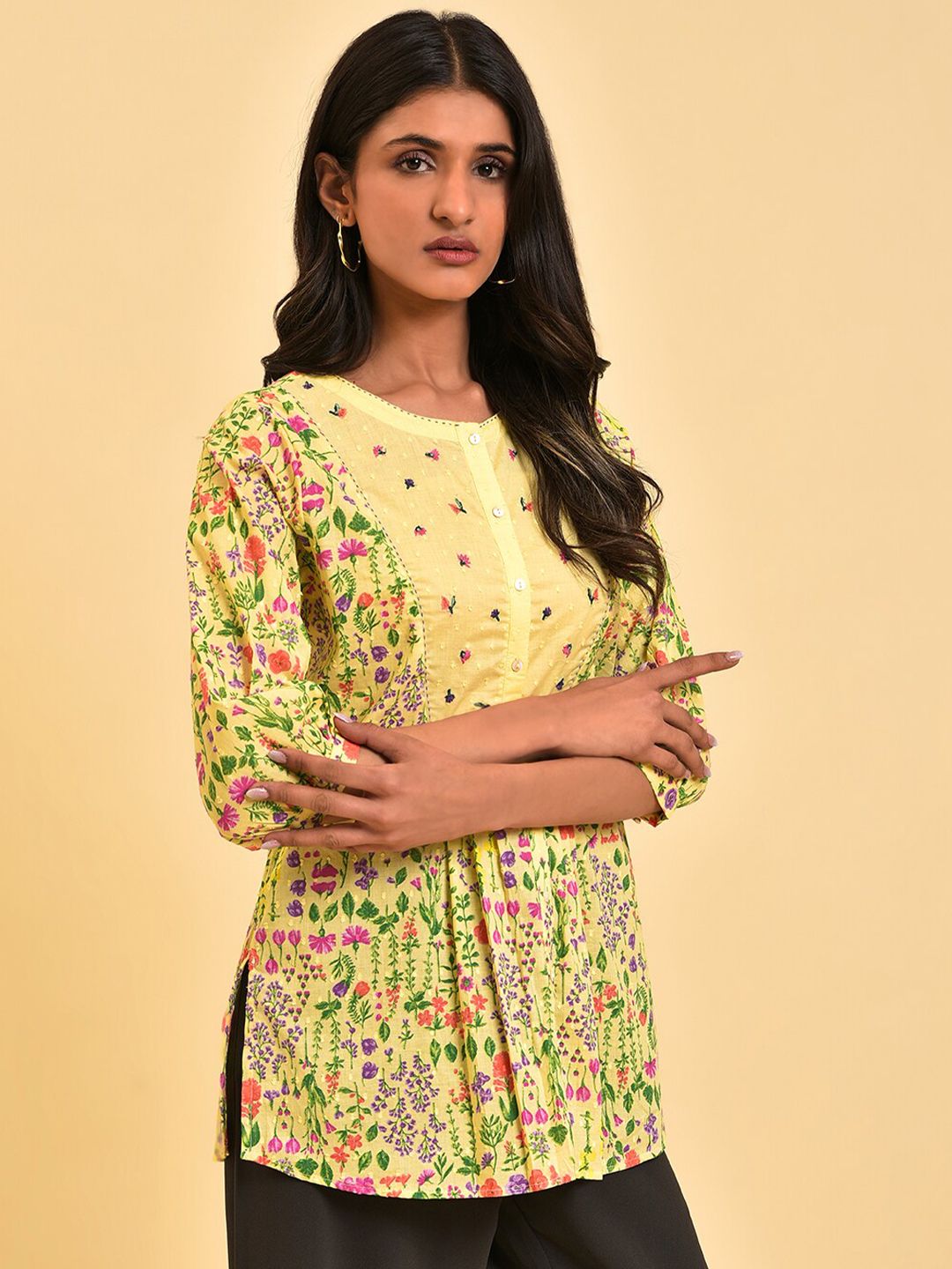 W Floral Printed Round Neck Cuffed Sleeves Cotton Regular Top