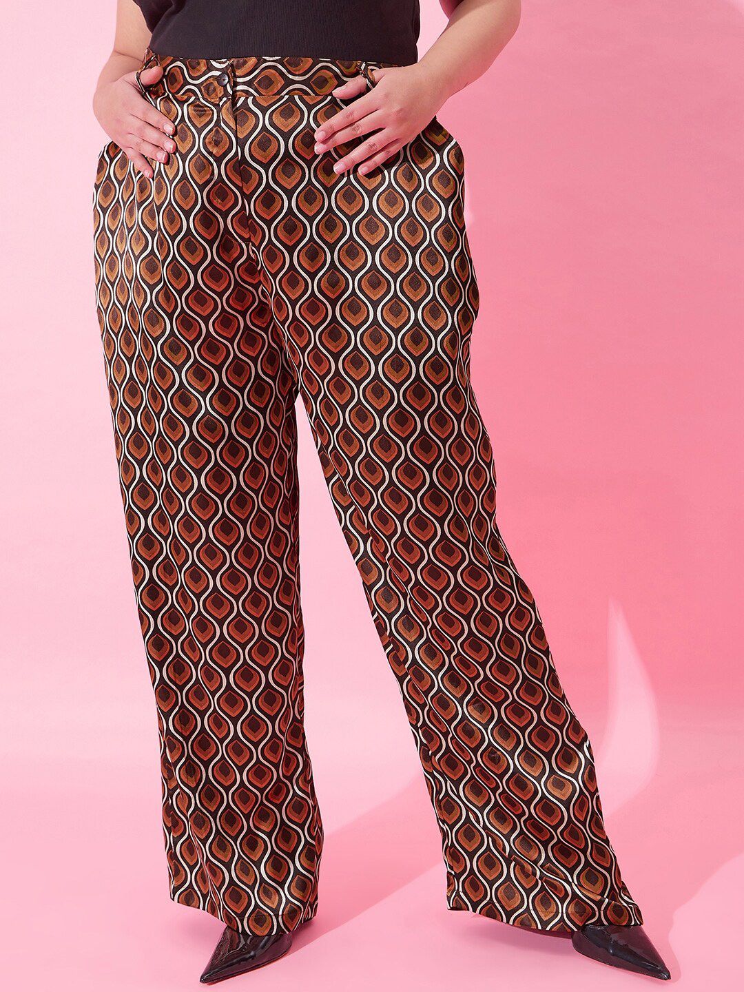 CURVY STREET Women Printed Loose Fit High-Rise Trousers