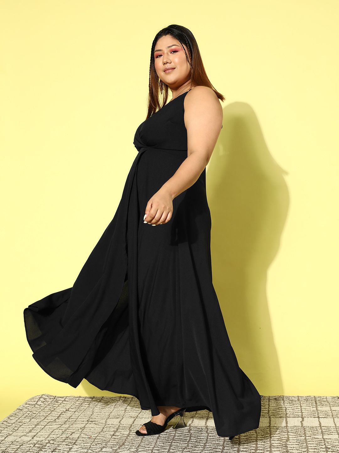 Berrylush Curve Plus Saiz Tali Bahu Pepejal Crepe Maxi Dress