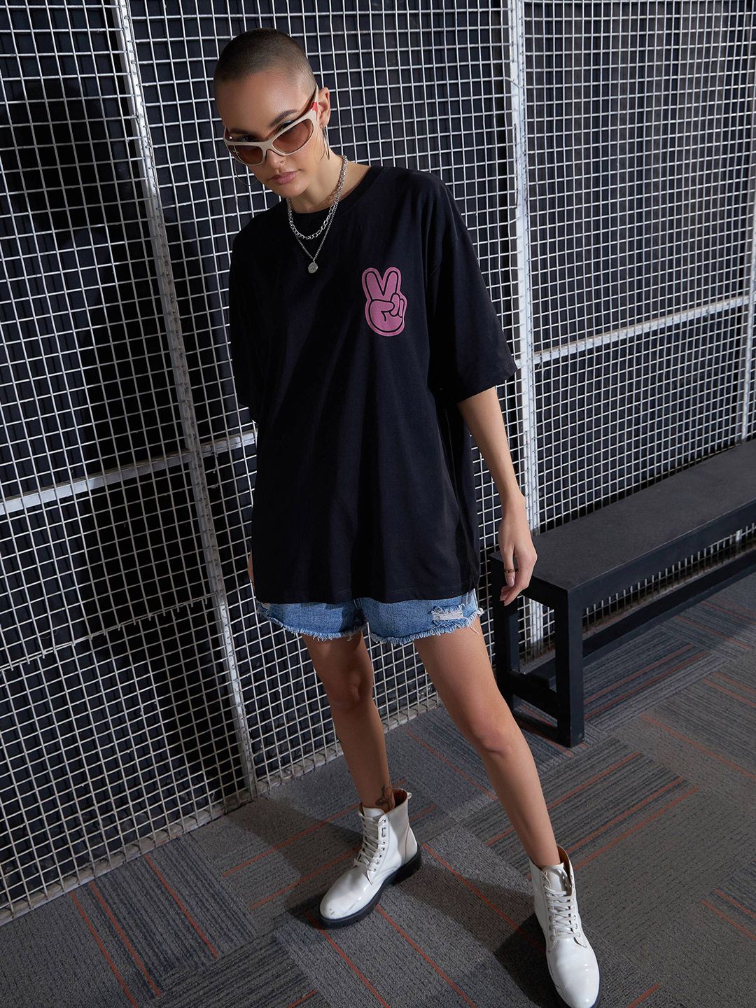 SASSAFRAS Black Graphic Printed Drop-Shoulder Oversized Pure Cotton T-shirt