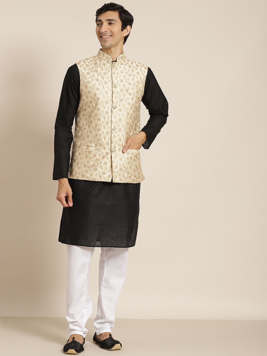 SOJANYA Lelaki Motif Etnik Hitam Chikankari Kurta Kapas Tulen dengan Jaket Churidar & Nehru