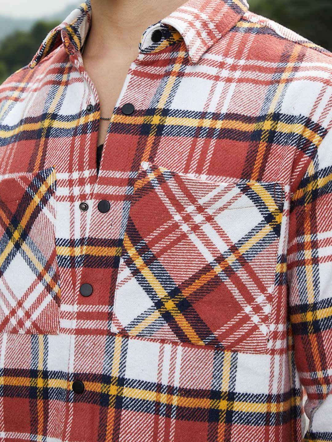 Campus Sutra Men Comfort Opaque Checked Casual Shirt