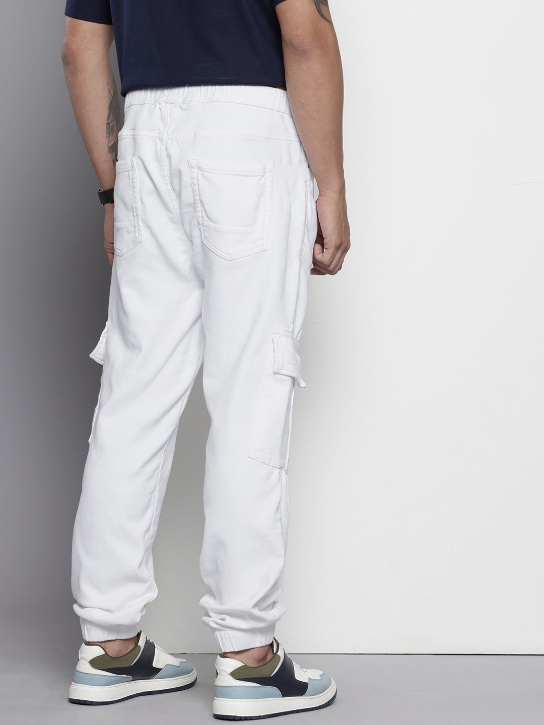 The Indian Garage Co Men Stretchable Cargo Jeans