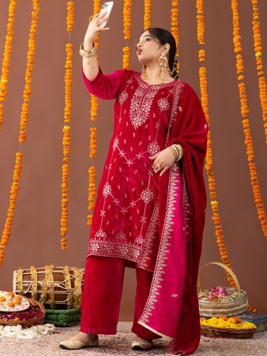 Kurta Bersulam Bunga Mamicha & Salwar Dengan Dupatta