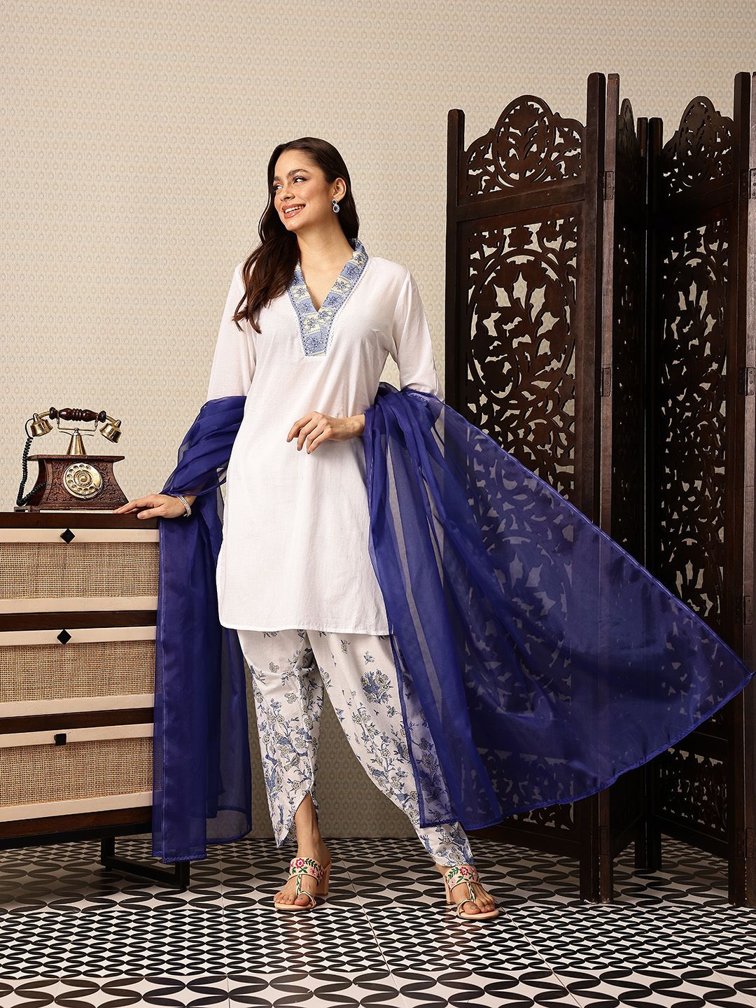 House of Pataudi Floral Regular Pure Cotton Jashn Kurta with Trousers & With Dupatta