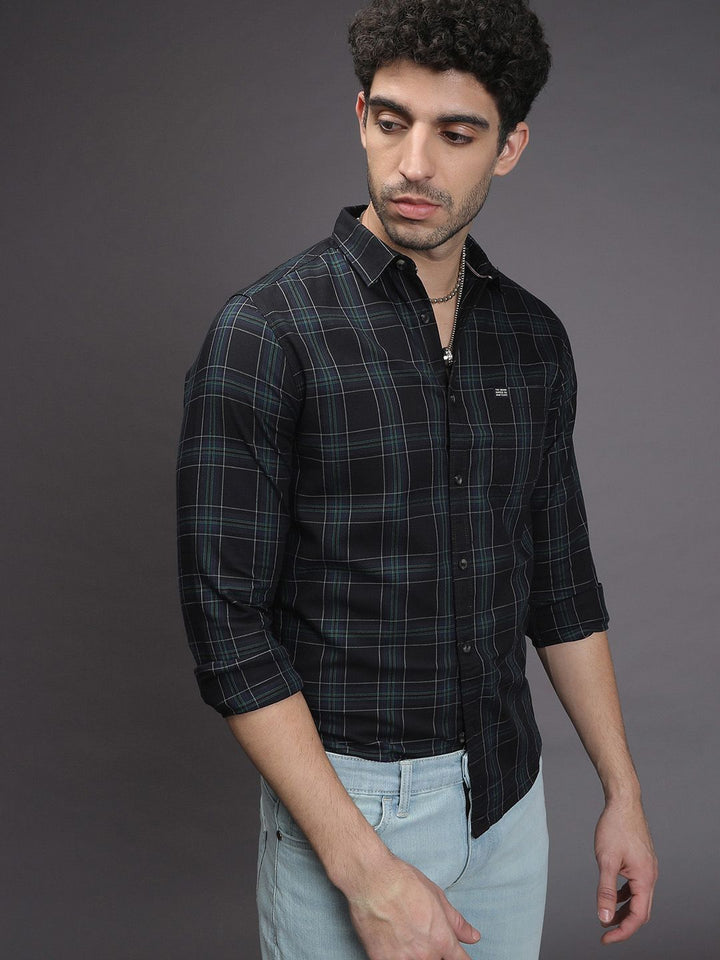 The Indian Garage Co Men Black & Blue Slim Fit Checked Casual Shirt