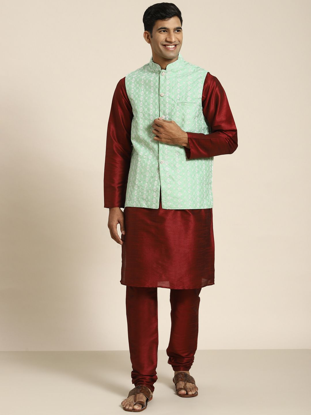 SOJANYA Kurta Rekaan Tenunan Lelaki dengan Churidar dengan Jaket Nehru